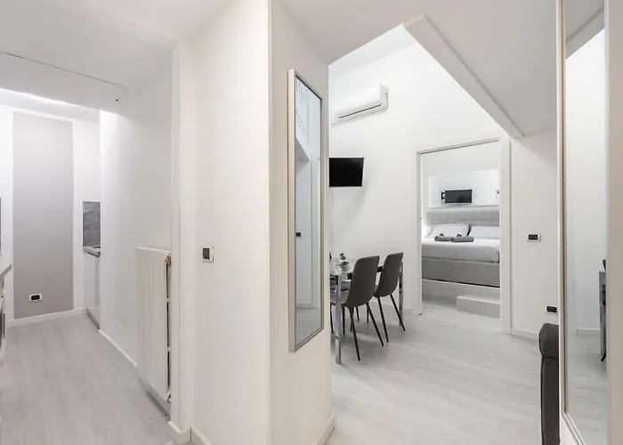 White - Duomo - 6 Posti * ميلان