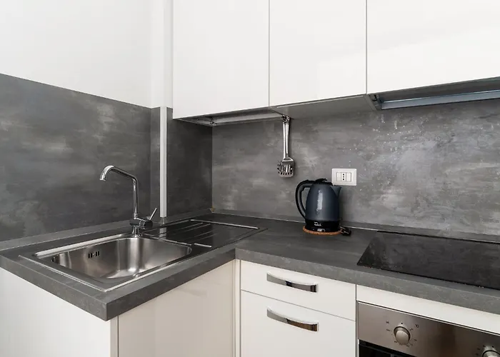 Guesthost - Near Parco Adriano *