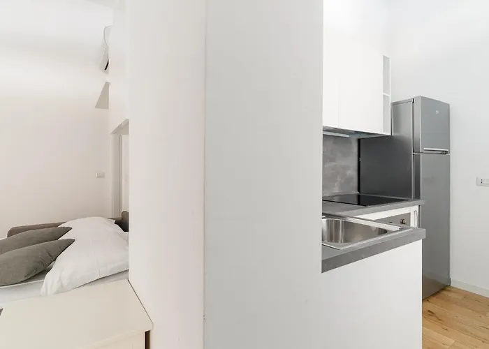 Guesthost - Near Parco Adriano