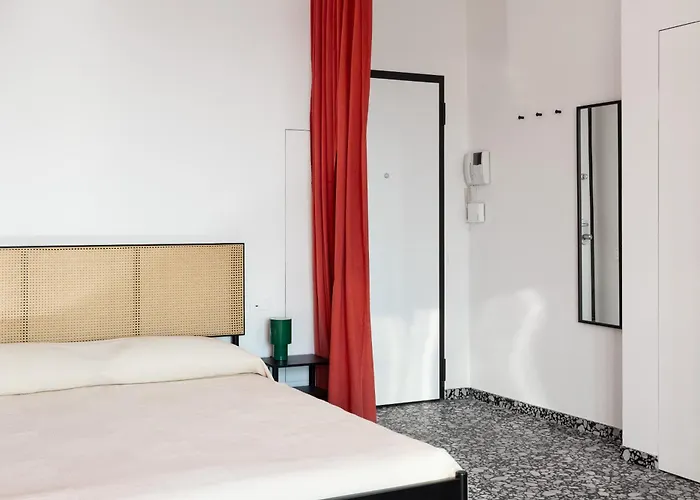 Guesthost - Mm2 Udine - Lovely * מילאנו