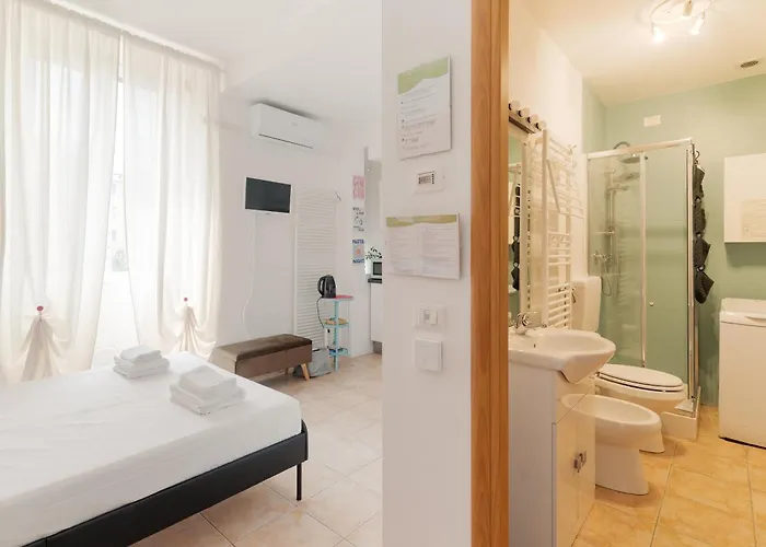 Guesthost - Step Into - Tortona District