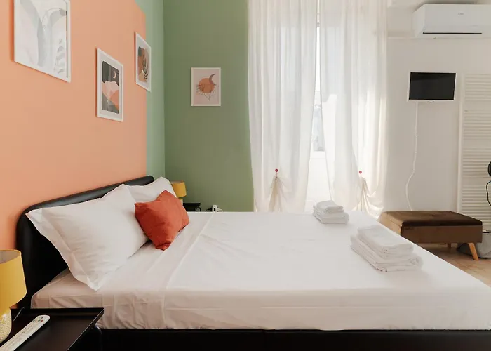 Guesthost - Step Into - Tortona District *