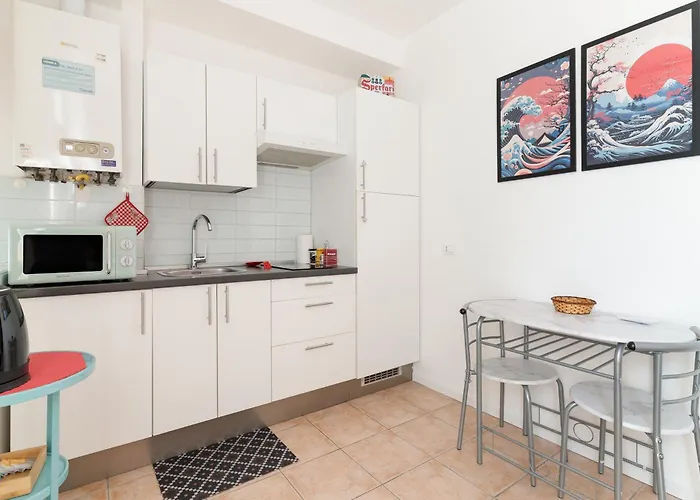 Guesthost - Step Into - Tortona District