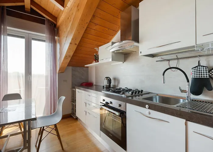 Guesthost- Lambrate Cosy Balcony Apartamento *