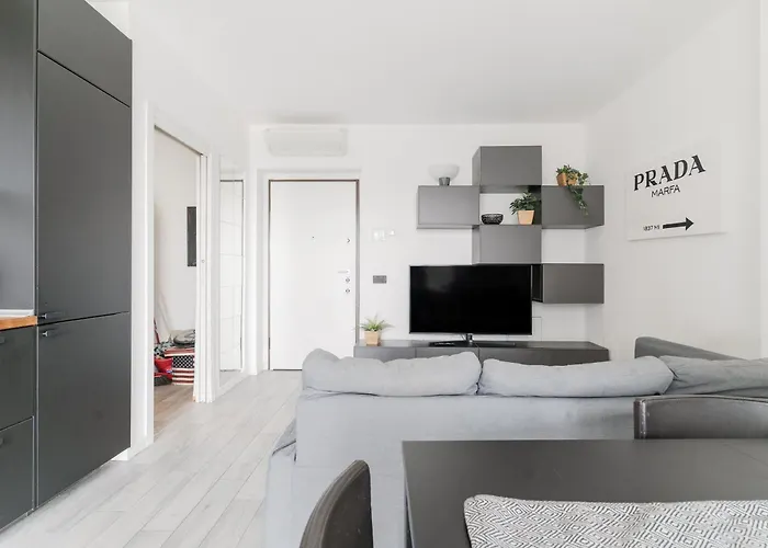 Guesthost - Bonola M1 Balcony