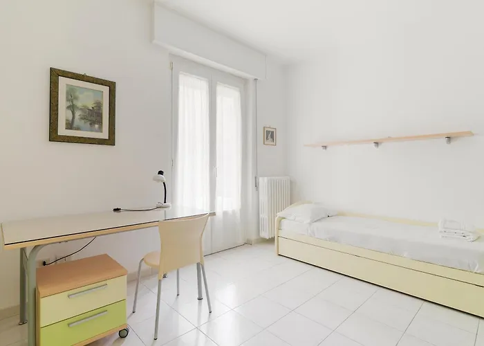 Guesthost - Piazza Abbiategrasso Chiesa Rossa アパート ミラノ