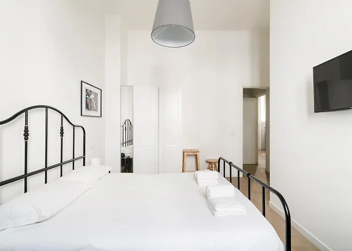 Guesthost - M4 Argonne Balcony * Milán