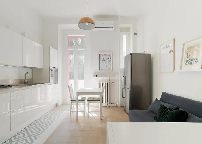 Guesthost - M4 Argonne Balcony *