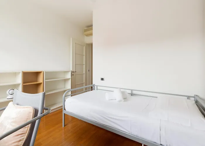 Guesthost- Universita Bocconi Terrace Mailand