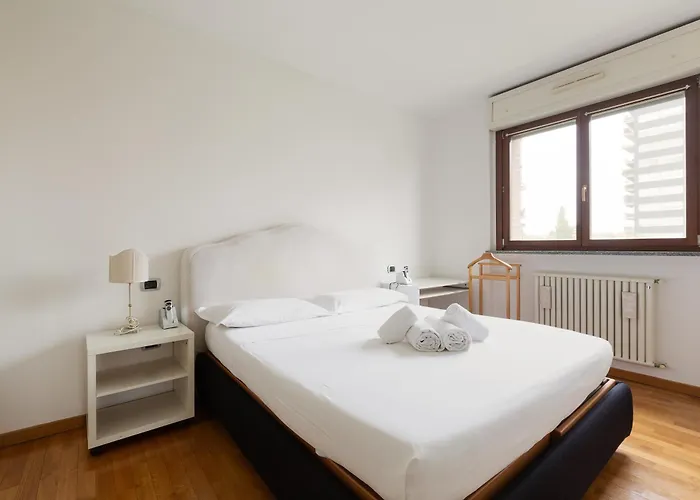 Guesthost- Universita Bocconi Terrace Apartment