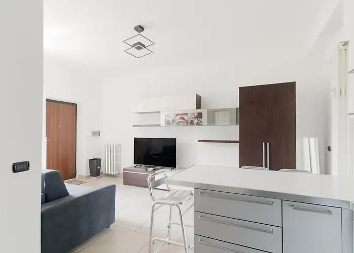 Guest Host Milano- Brenta M3 Balcony