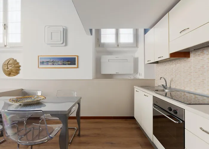 Guesthost - M5 Istria & Marche Roomy Lofted Appartamento Milano