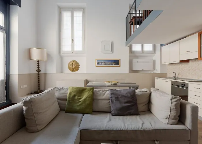 Guesthost - M5 Istria & Marche Roomy Lofted Daire Milano