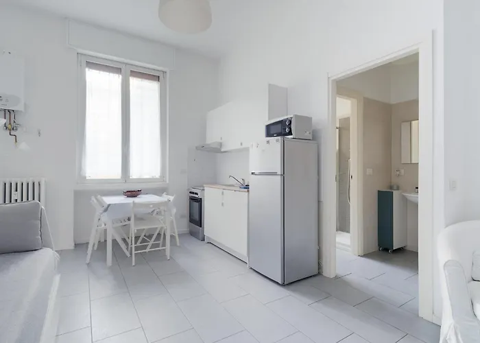 Guesthost - Bright Isola - Milán