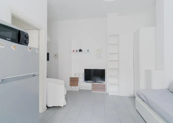 Guesthost - Bright Isola - Milán