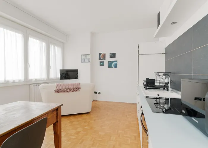 Guesthost - Bright With Parking 米兰