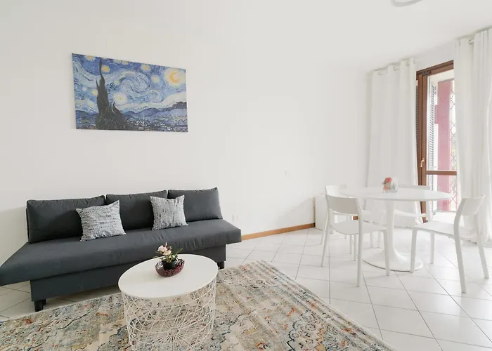 Guesthost - Bright With Garden Διαμέρισμα Μιλάνο