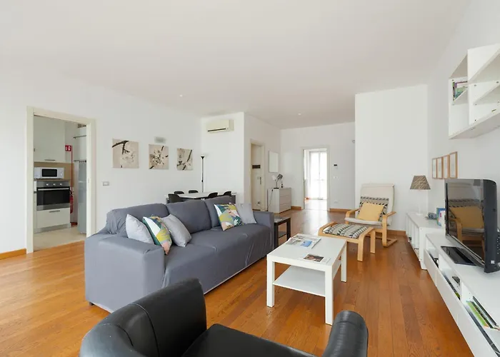 Guesthost - M1 Lima Roomy With Balconies *