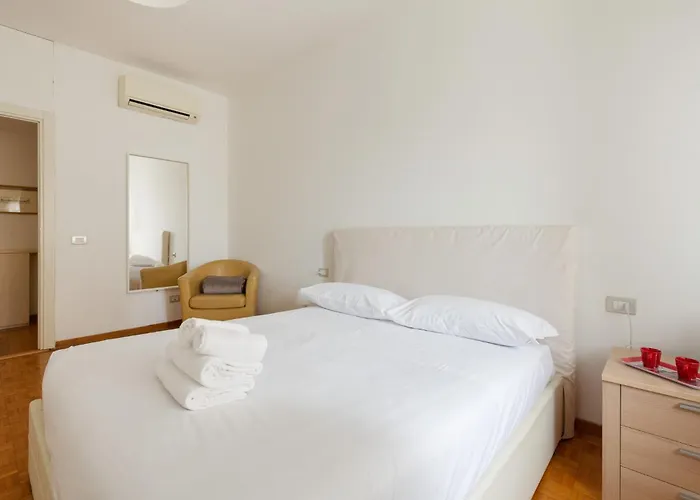Guesthost - M1 Lima Roomy With Balconies Apartmán