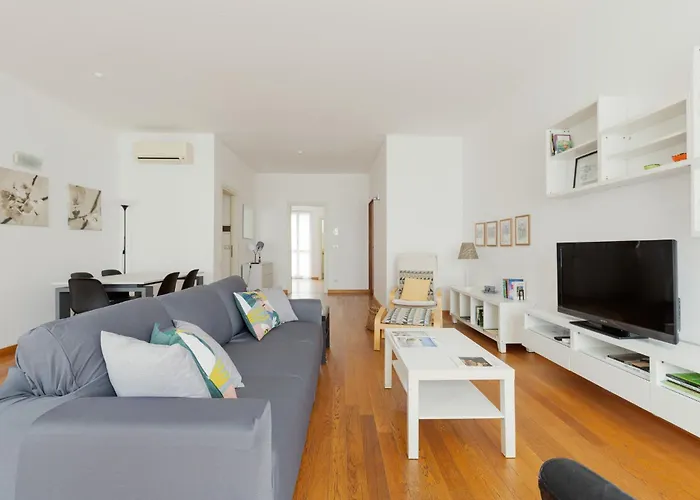 Guesthost - M1 Lima Roomy With Balconies Apartmán *