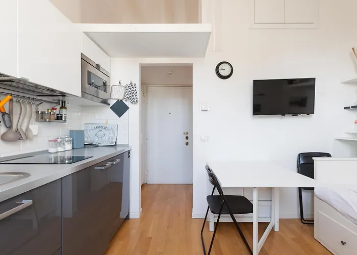 Guesthost - Mm Tolstoj - * מילאנו