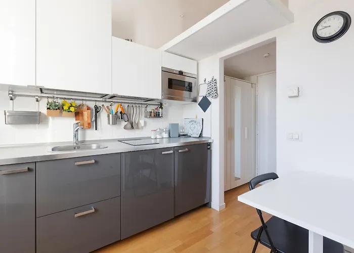 Guesthost - Mm Tolstoj - * מילאנו