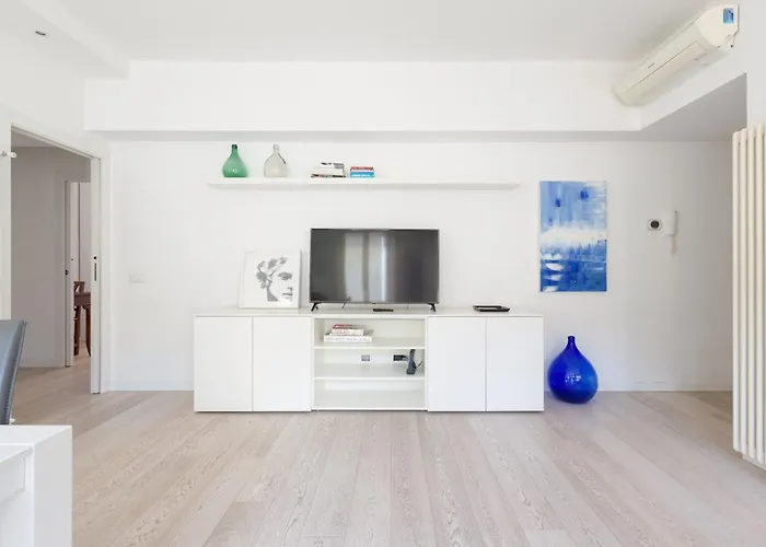 Apartment Guesthost - Navigli Modern With Balcony