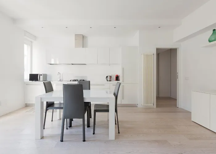 Apartment Guesthost - Navigli Modern With Balcony *