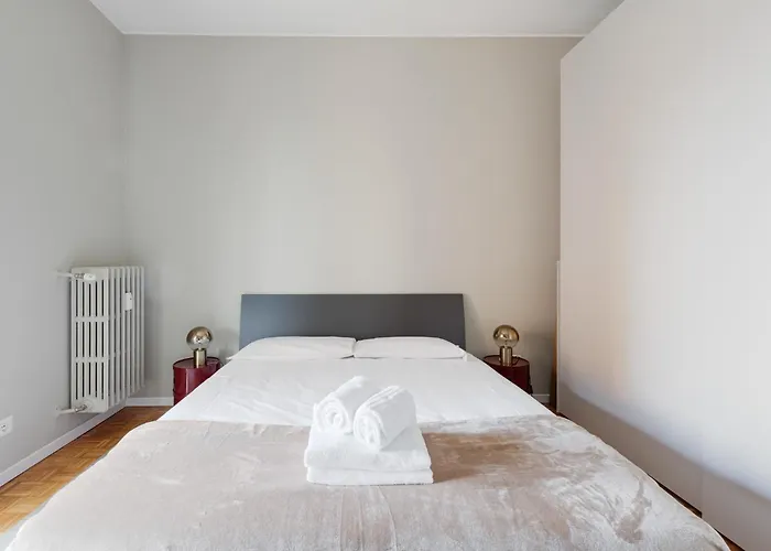 Apartment Guesthost - Naba Elegant & Spacious With 3 Balconies Mailand