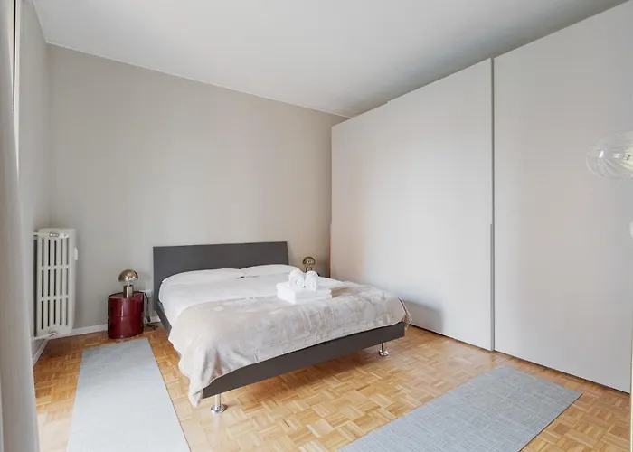 Guesthost - Naba Elegant & Spacious With 3 Balconies