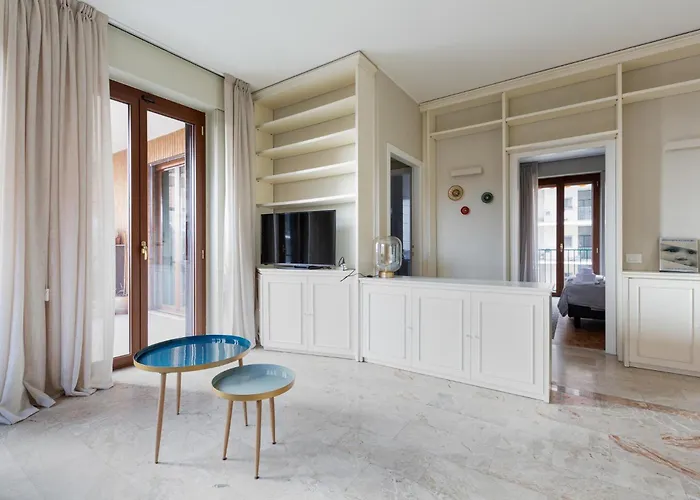 Apartmán Guesthost - Naba Elegant & Spacious With 3 Balconies *