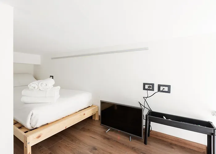 Guesthost - With Wifi & Ac- Calvairate Milán