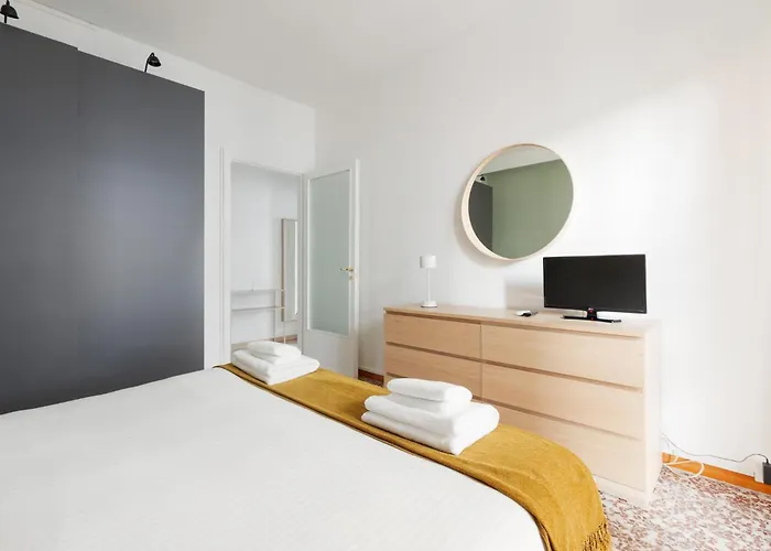 Guesthost - San Siro Modern With Balcony *