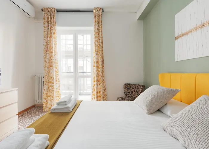 Guesthost - San Siro Modern With Balcony