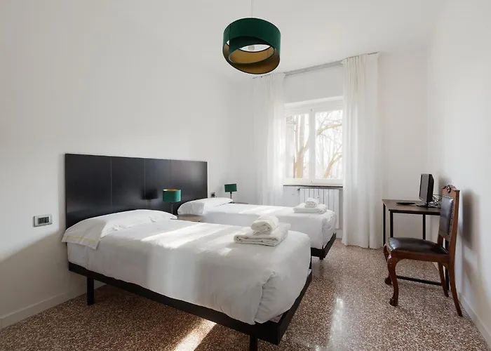 Guesthost - Comfy Family In *