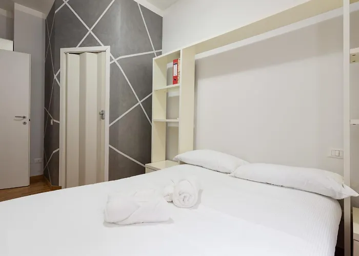 Guesthost - M3 Lodi Trendy Red Milano