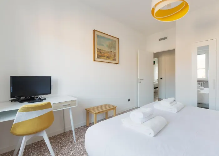 Guesthost - Comfy Family In