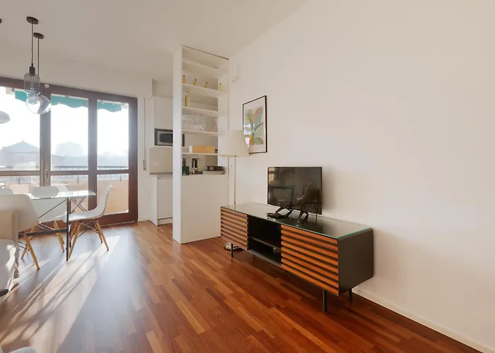 Lejlighed Guesthost - Modern With Balcony Near Niguarda Hospital