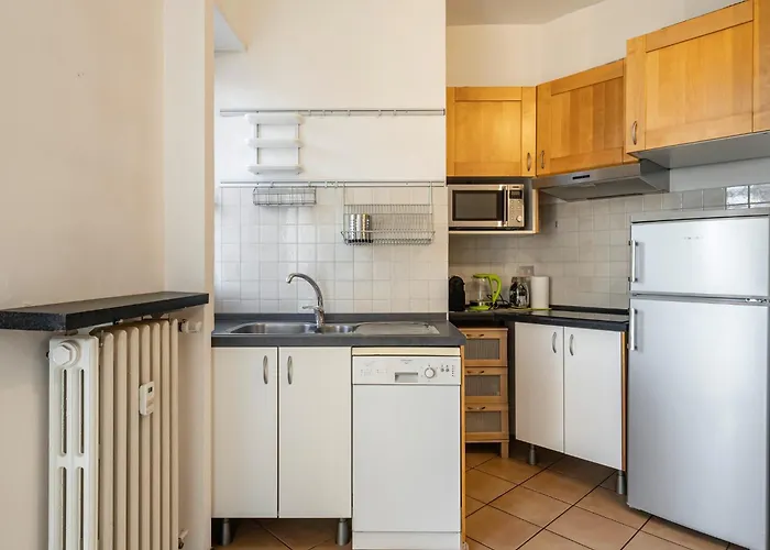 Guesthost - Naviglio Pavese Comfortable With Balcony! Milan