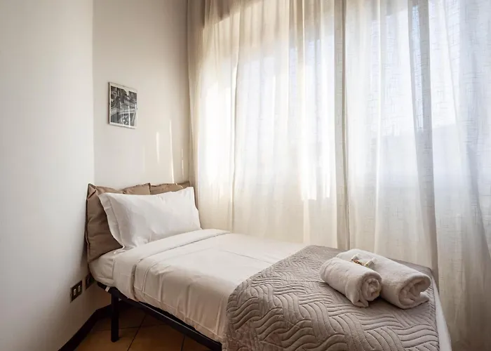 Guesthost - Naviglio Pavese Comfortable With Balcony! * Milan