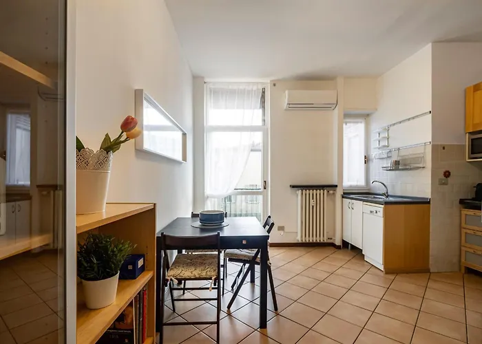 Guesthost - Naviglio Pavese Comfortable With Balcony!