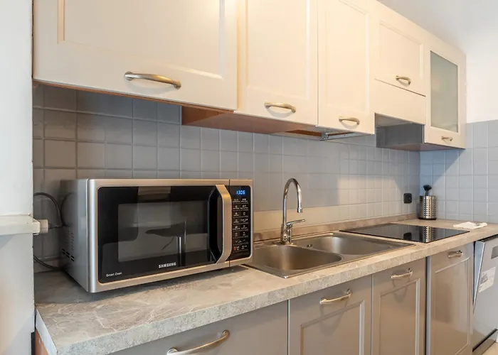 De Angeli M1- Cosy With Balcony Milánó