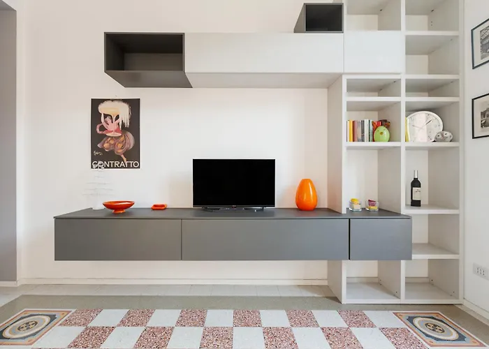 Guesthost - M4 Argonne Cosy *