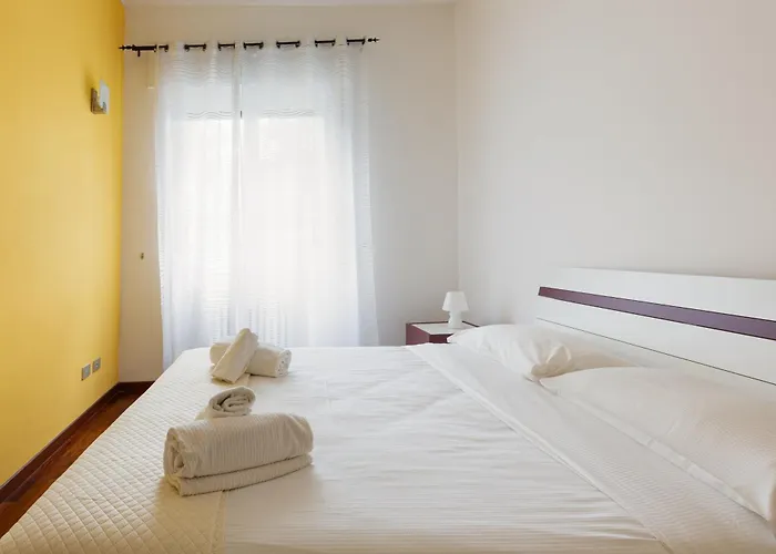 Guesthost - Gambara Balcony Apartment Mailand