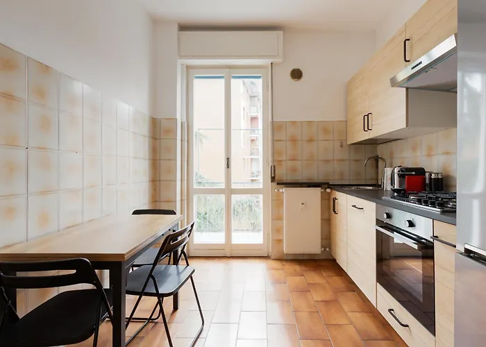Guesthost - Charming Navigli! Functional Apartament Mediolan