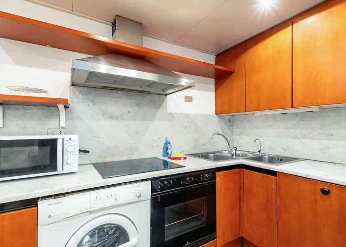 Guesthost - Brera Escape! Exclusive Roomy Flat * 밀라노