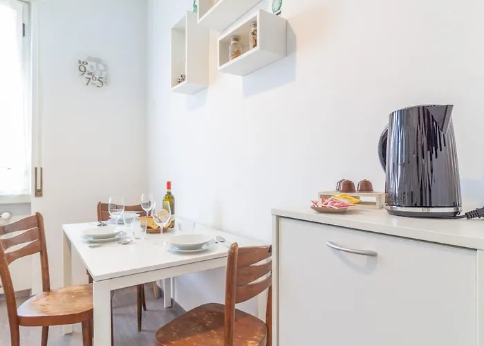 S&m - Casa Afrodite Precotto M1 * Milano