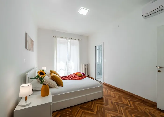 The Dreamers Mansion - Ticinese Bocconi Area דירה *