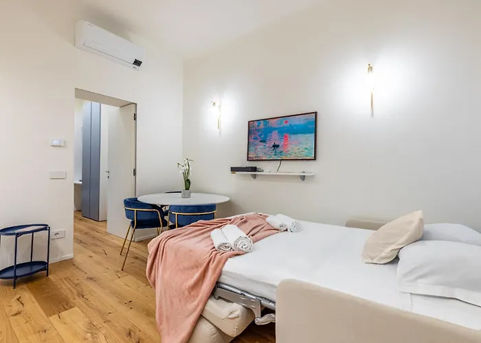 Porta Venezia Elegante Bilocale Apartmán *