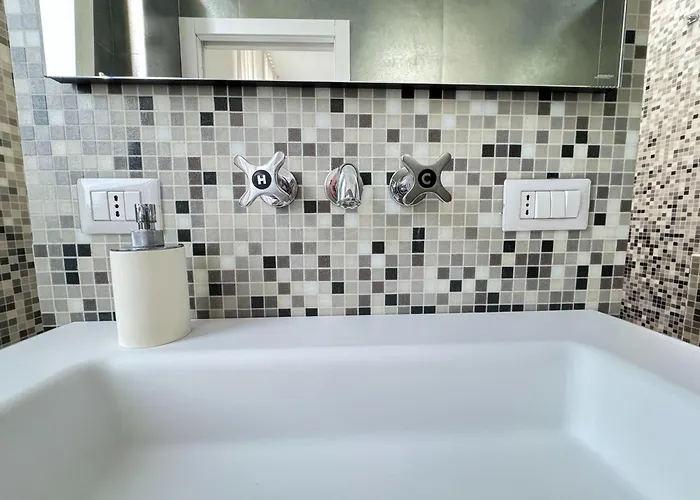 Sant'agostino Large & Elegant Apartment, Milano